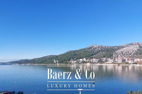 photo 10 Seget Vranjica, unique opportunity, beautiful house first row to the sea