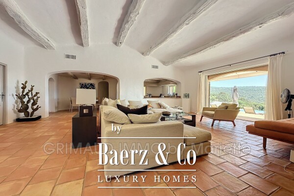 photo 8 Charming Property with Panoramic View of Grimaud Castle – La