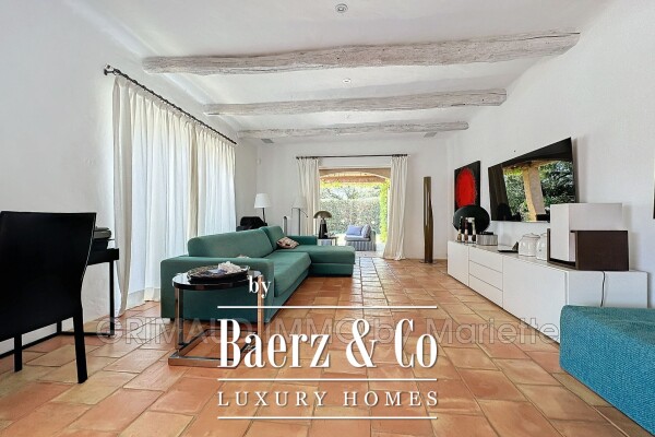 photo 12 Charming Property with Panoramic View of Grimaud Castle – La