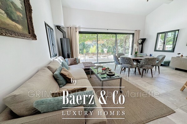 photo 5 Charming house in a quiet area, 3 bedrooms, pool, and large