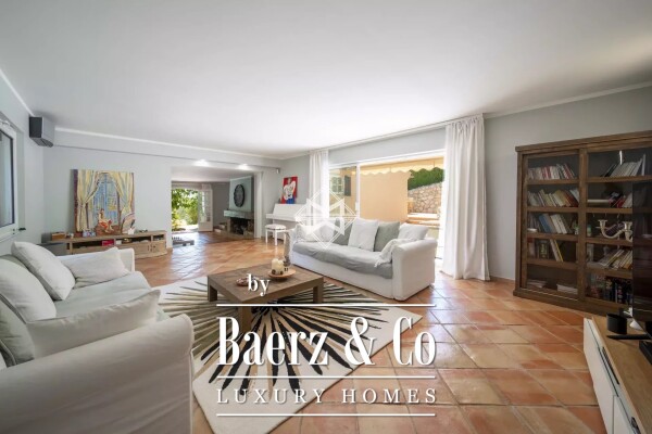 photo 10 Charming Villa with Pool and sea view in a Private Estate in Villefranche-sur-Mer