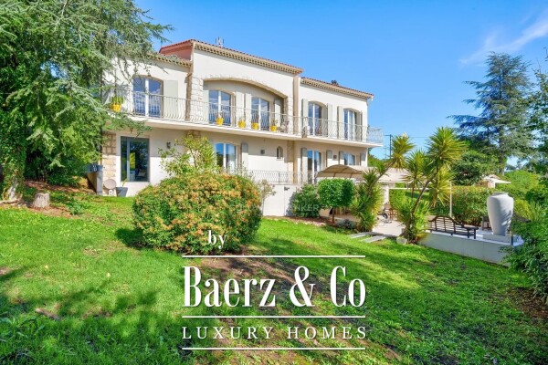 photo 16 Beautiful property with sea views