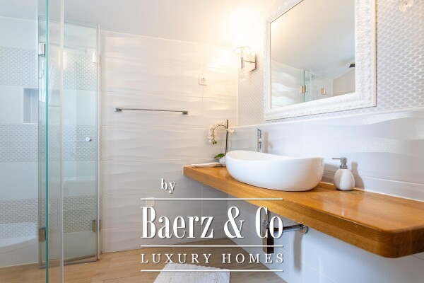 photo 8 Seget Donji, exceptional property with two buildings, swimming pool, jucuzzi and garden