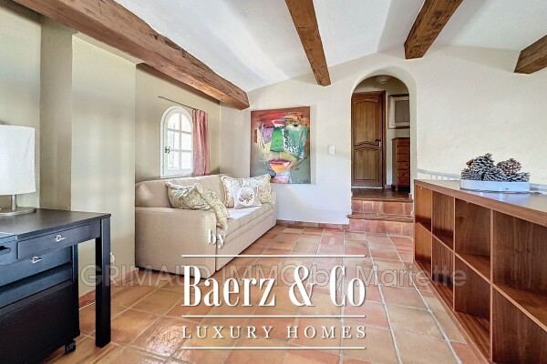 photo 13 Charming villa in a quiet area with pool, landscaped garden,