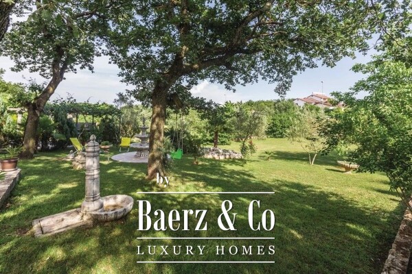 photo 2 Rovinj, Rovinjsko Selo, elegant, luxurious house 380 m2 with 4 residential units and a beauutifu...