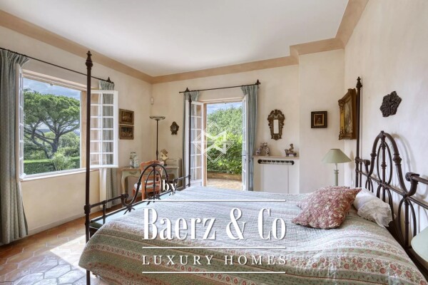 photo 10 Close to the center