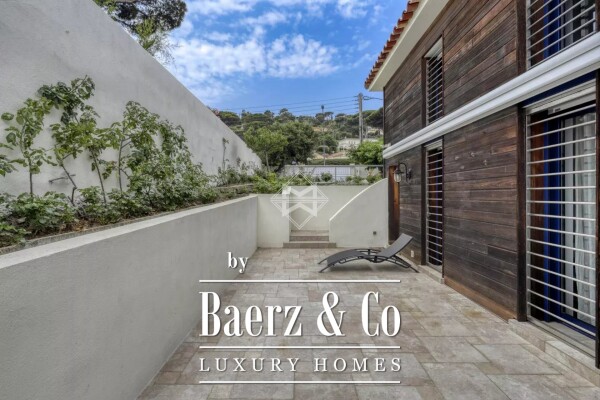 photo 8 Waterfront, renovated villa with direct access to the sea