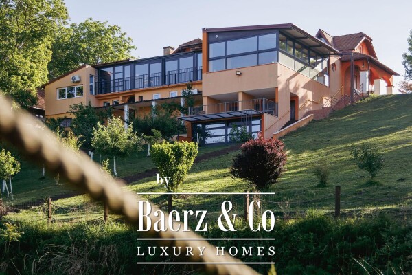 photo 1 Vinkovci, Marinci, Exclusive villa with swimming pool, GFA 558.64 m2, on a plot of land of 7270 m2