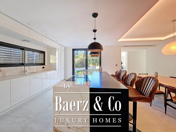 photo 5 Sea view villa with mirror pool