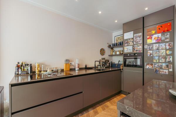 photo 16 Warmondstraat 85 H