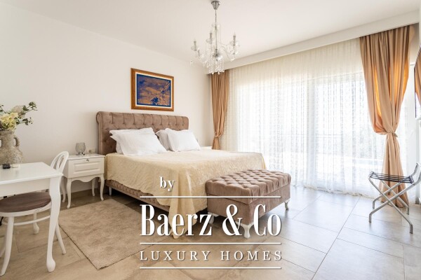 photo 12 Mimice, jedinstvena vila s bazenom i idiličnom okućnicom