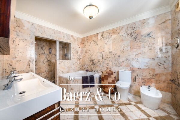 photo 19 5 bedroom villa with swimming pool in the historic area of Parede