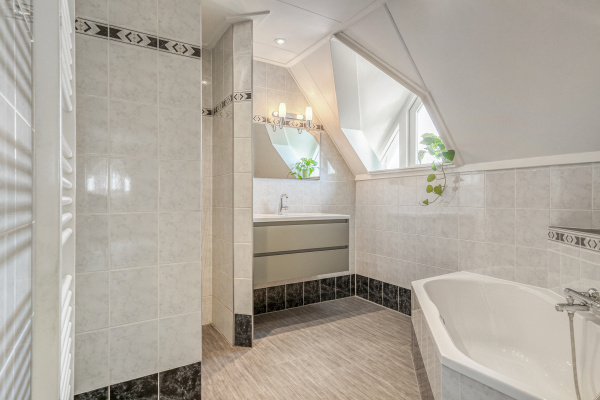 photo 32 Douwes Dekkerlaan 80