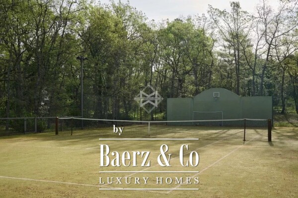 photo 18 Elegant private mansion in the heart of a vast estate