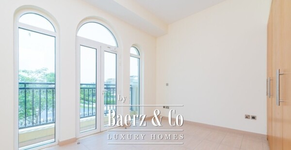 photo 10 Elegant 4-Bedroom Nova Villa for Sale in Jumeirah Park