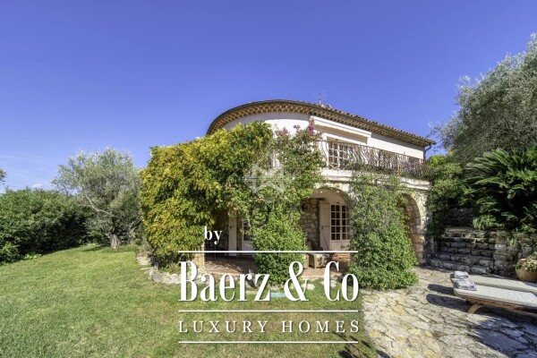 photo 4 Charming Provençal Villa with Panoramic Views