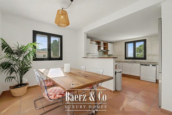 photo 7 Singular house with open sea views and private rooftop