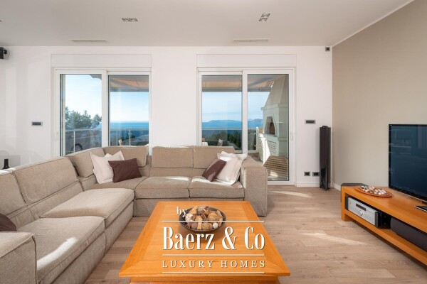 photo 2 Podstrana, luxury four bedroom apartment with a beautiful sea view and 2 garages
